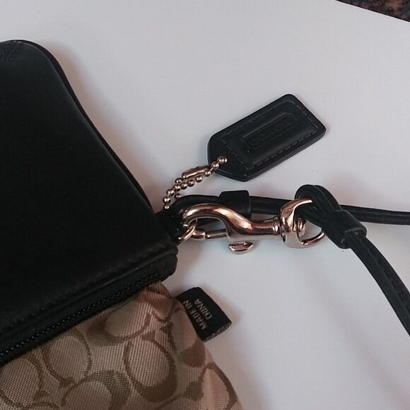 Coach Wristlet...EUC - Picture 3 of 3